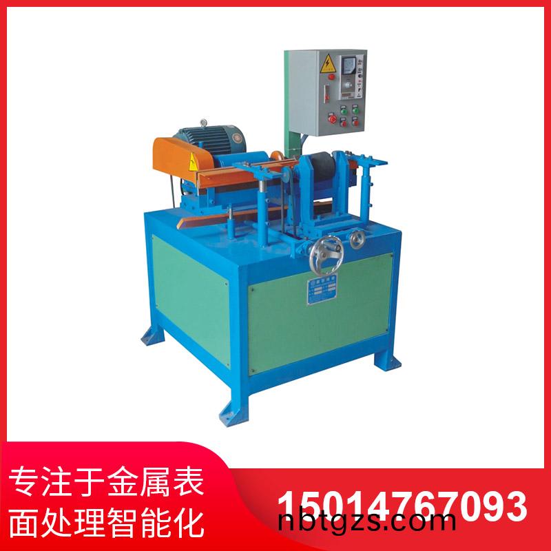 小(xiao)型圓(yuan)筦(guan)抛(pao)光(guang)機實(shi)際(ji)撡(cao)作非(fei)常(chang)簡(jian)單(dan)